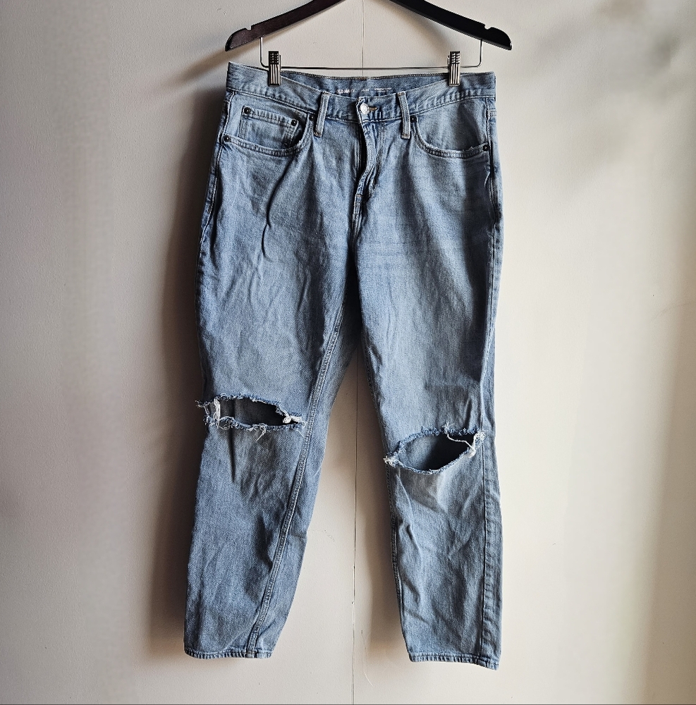 Old Navy Athletic Taper Built-In Flex Distressed Jeans in 34x32